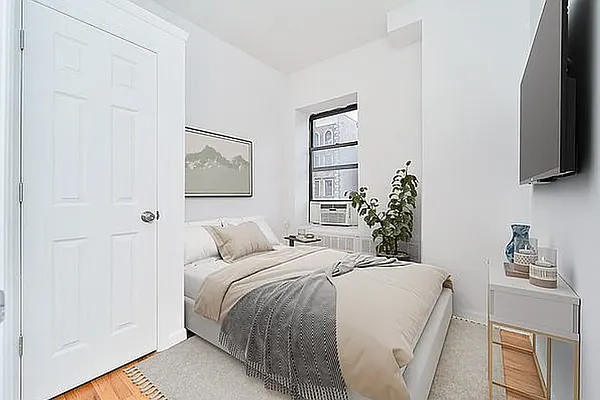 150 Manhattan Avenue - Photo 1