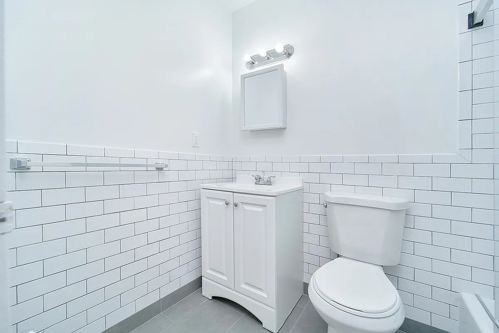 150 Manhattan Avenue - Photo 3