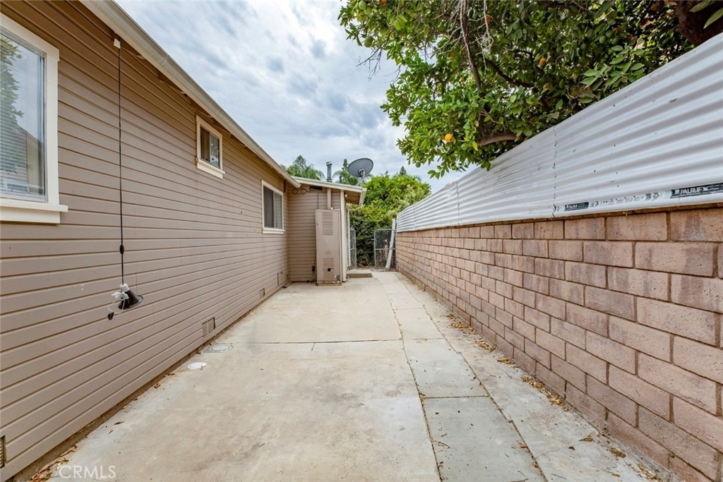 10733 Louise Avenue - Photo 17