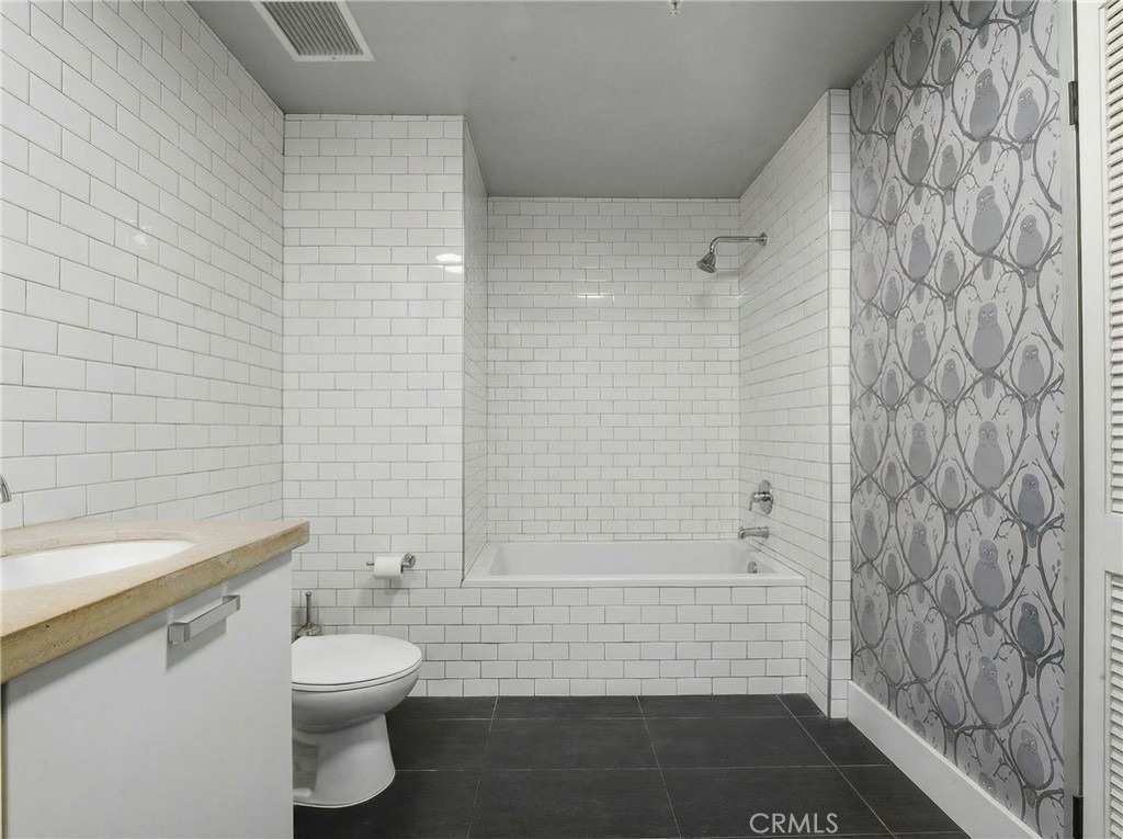 460 S Spring - Photo 4