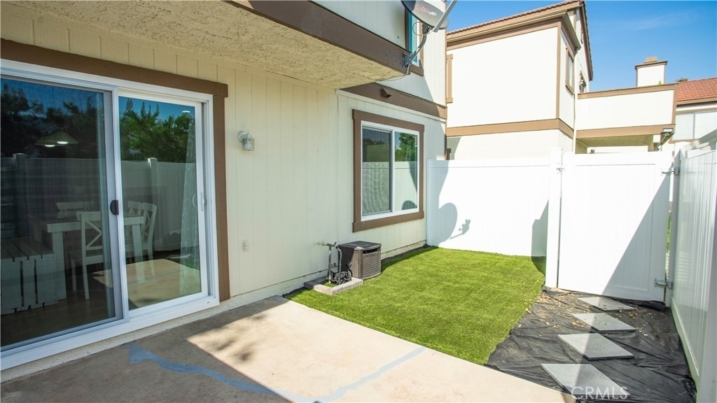 1216 S Cypress - Photo 18