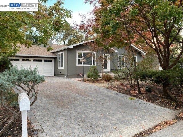 105 Roberta Ave - Photo 0