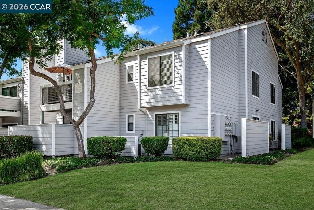 332 Eastridge Dr - Photo 2