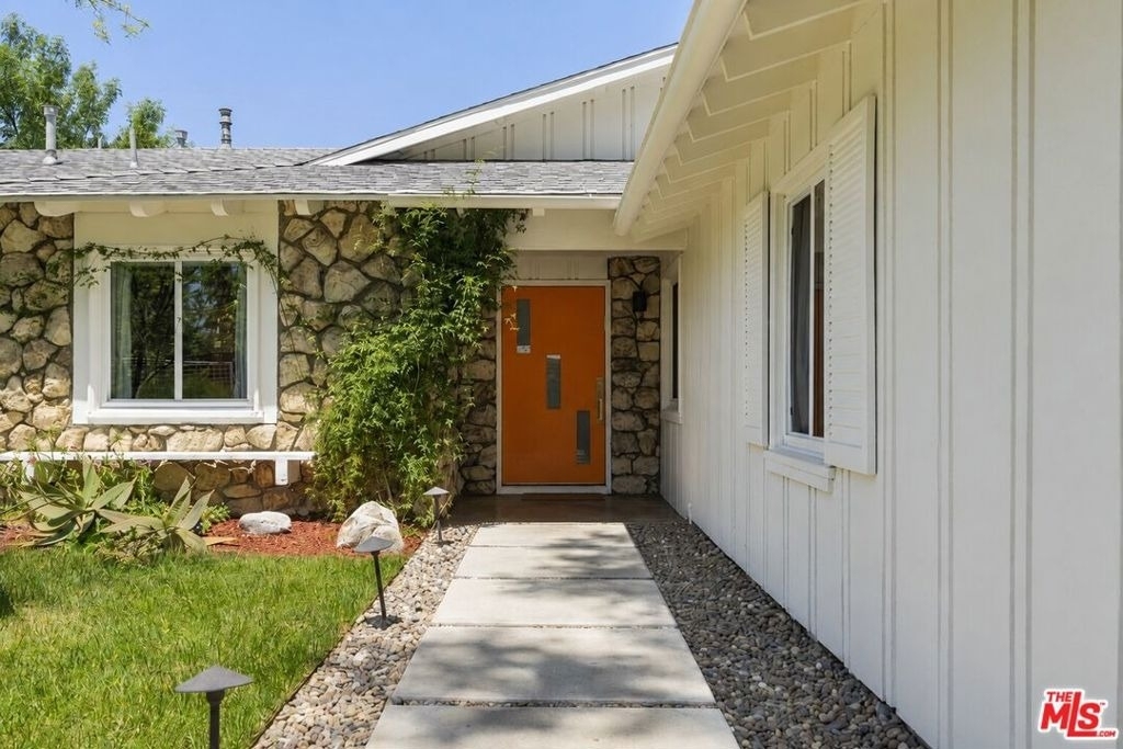 23023 Gainford Street - Photo 1