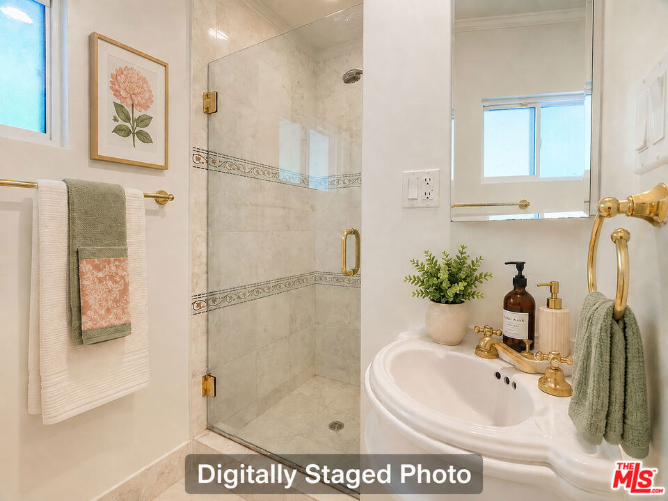 4645 Petit Avenue - Photo 15