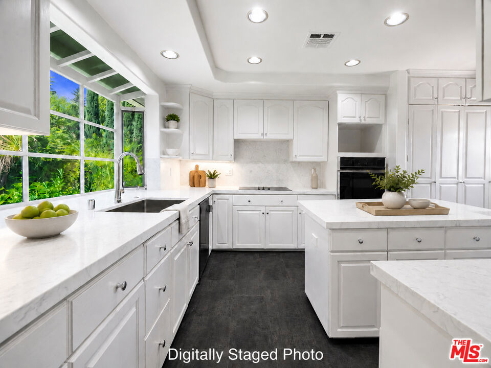 4645 Petit Avenue - Photo 5