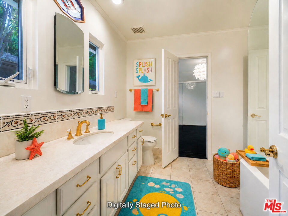 4645 Petit Avenue - Photo 13