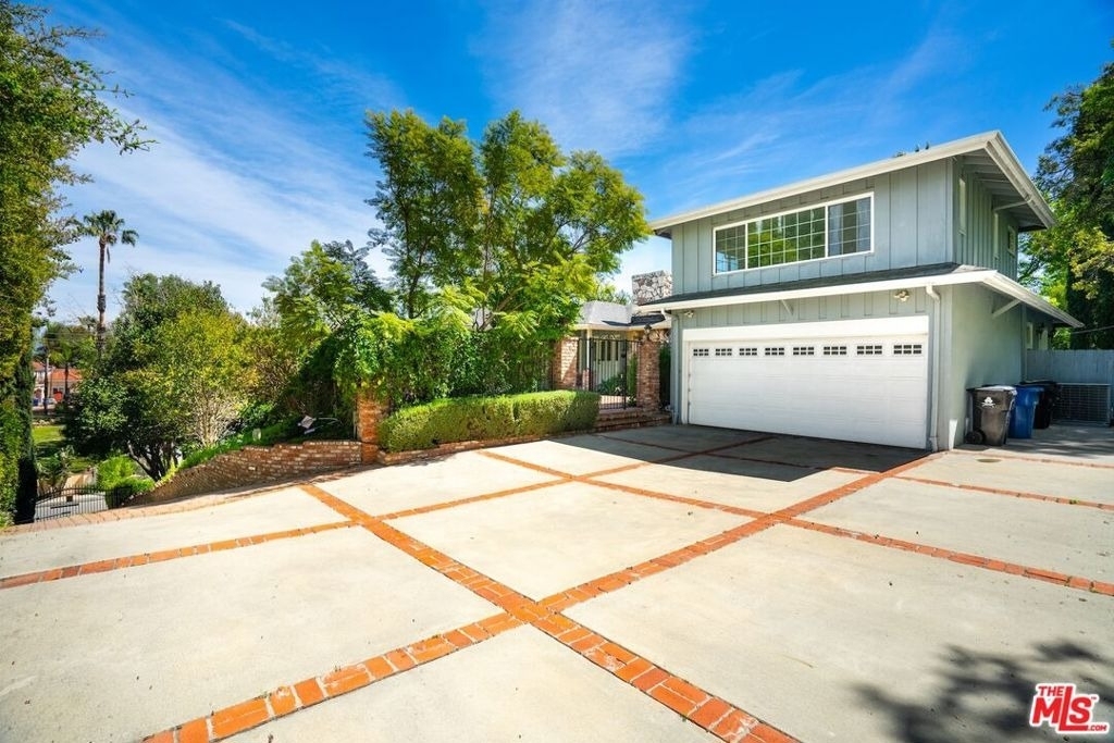 4645 Petit Avenue - Photo 26
