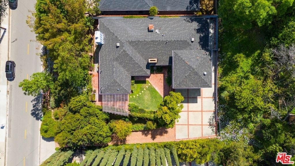 4645 Petit Avenue - Photo 30