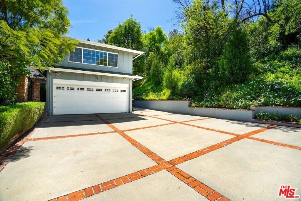 4645 Petit Avenue - Photo 27