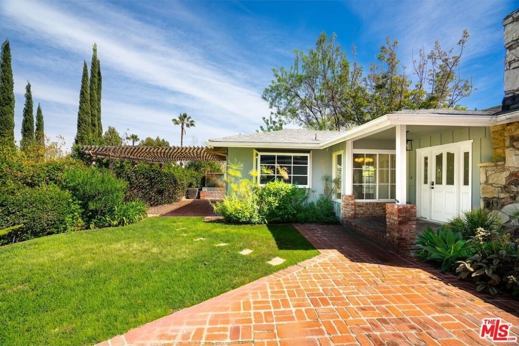 4645 Petit Avenue - Photo 25