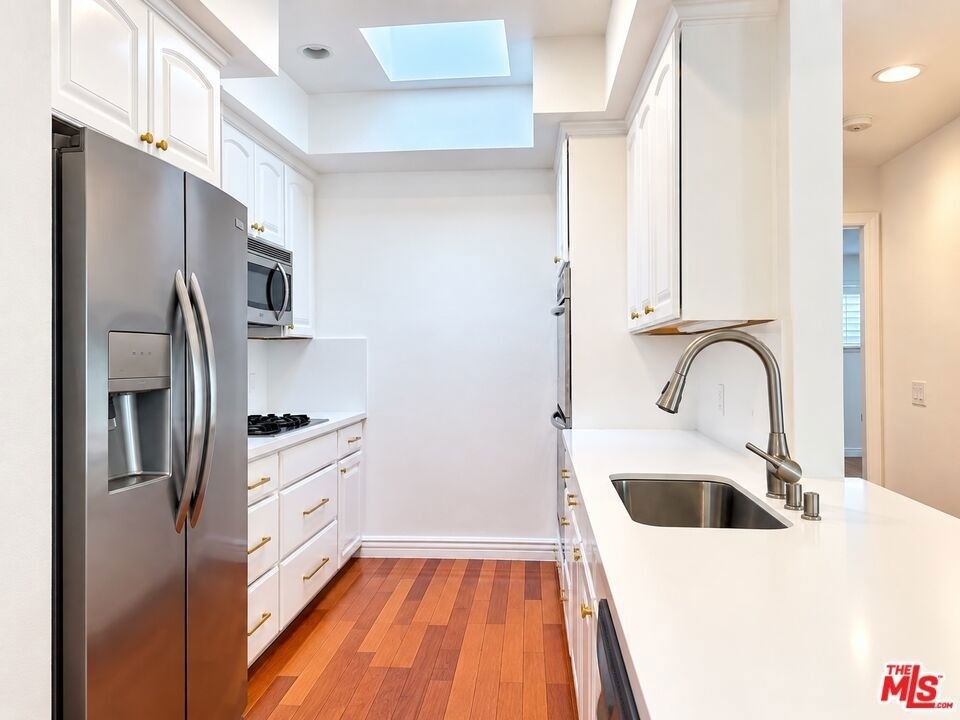 1135 Rexford Drive - Photo 7