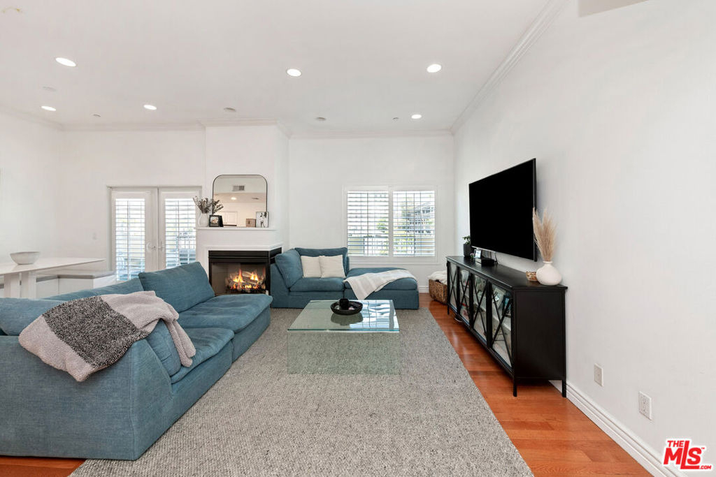 1135 Rexford Drive - Photo 2