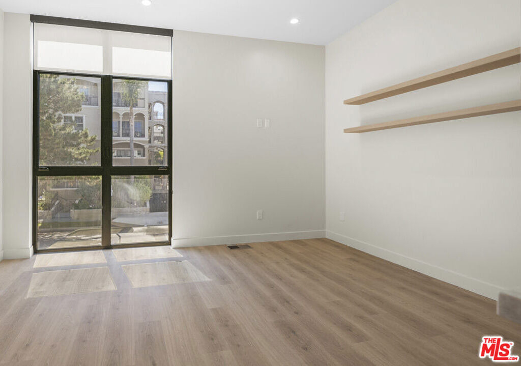 426 Arnaz Drive - Photo 2