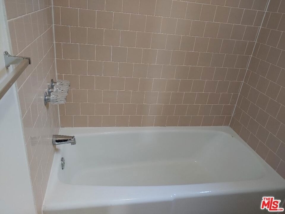 5419 Harold Way - Photo 10