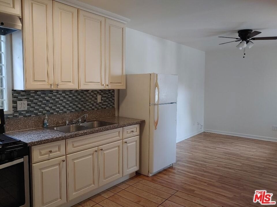 5419 Harold Way - Photo 6