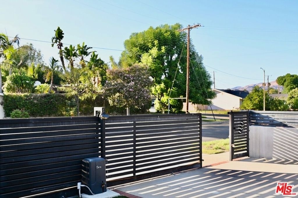 9716 Casaba Avenue - Photo 2