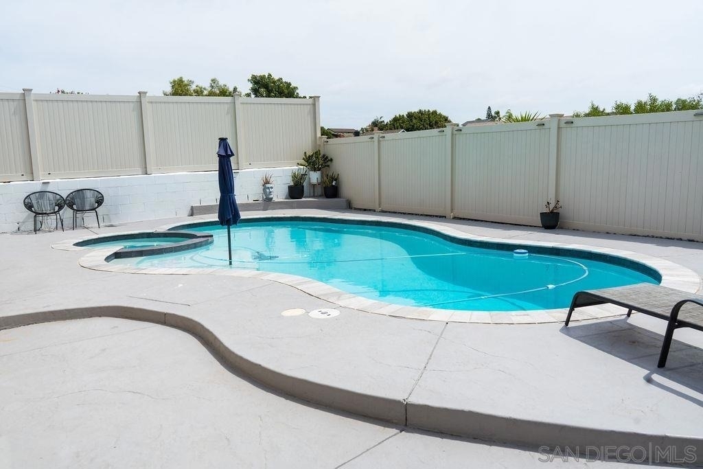 5985 Fennell Ave - Photo 1