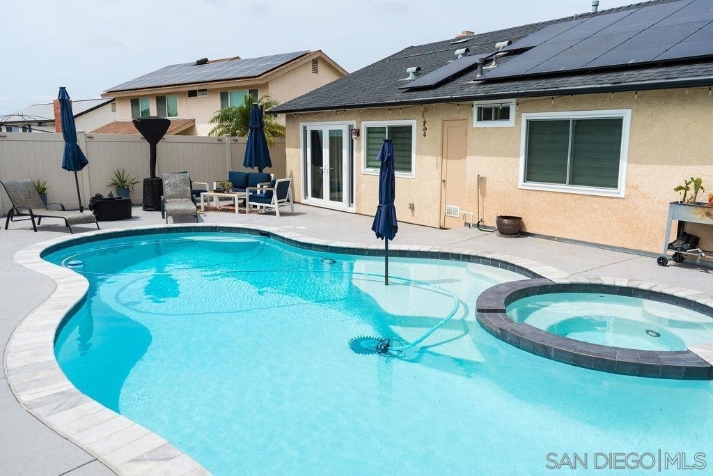 5985 Fennell Ave - Photo 0