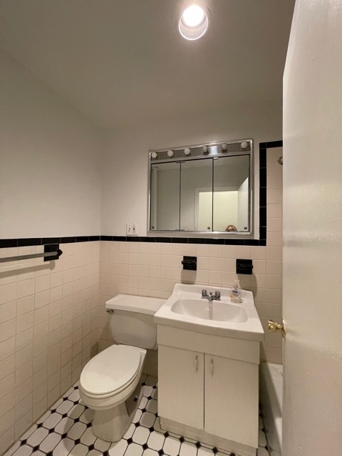 90th and 1st Avenue  - Photo 12