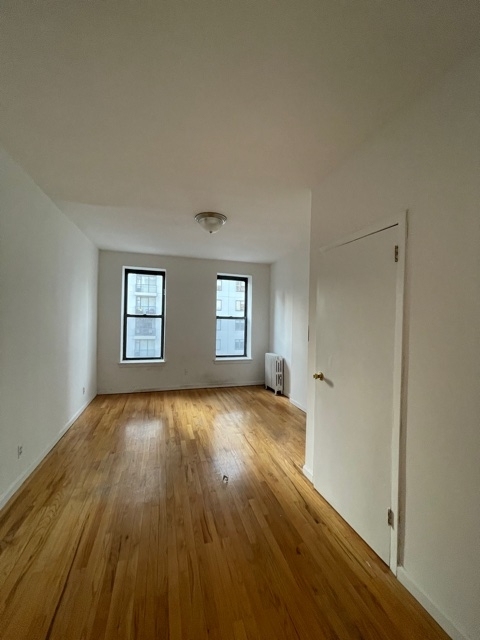 90th and 1st Avenue  - Photo 4