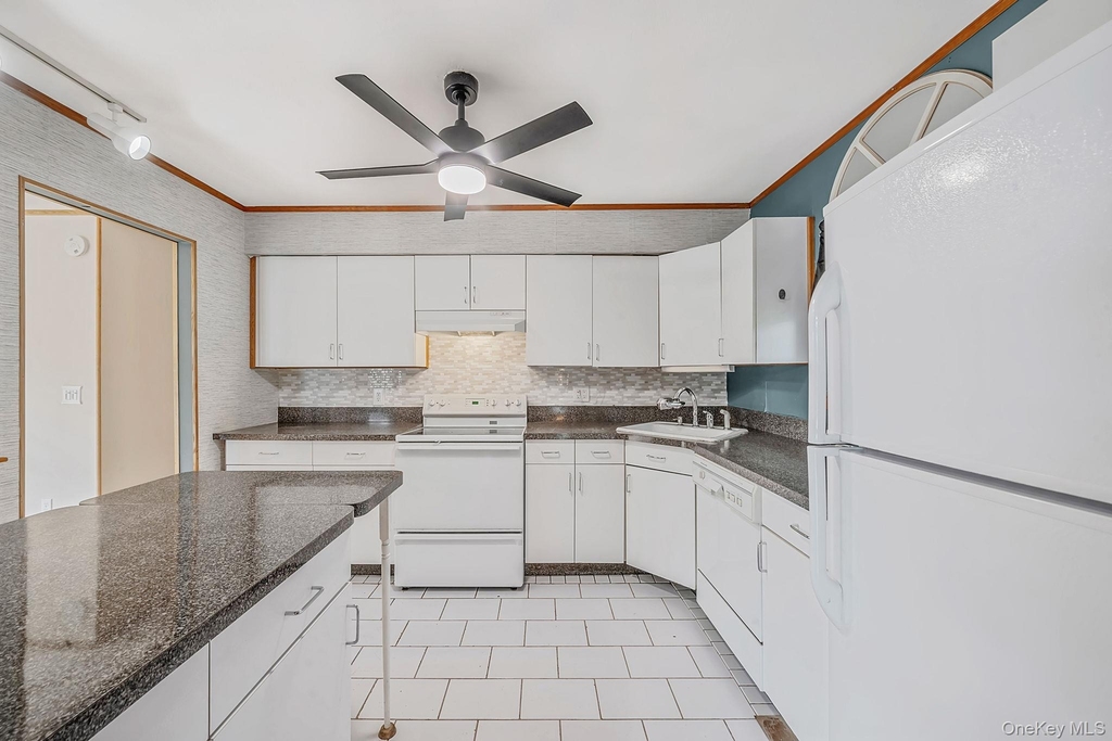 2794 Ocean Avenue - Photo 18