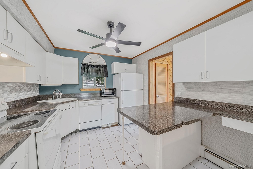 2794 Ocean Avenue - Photo 19