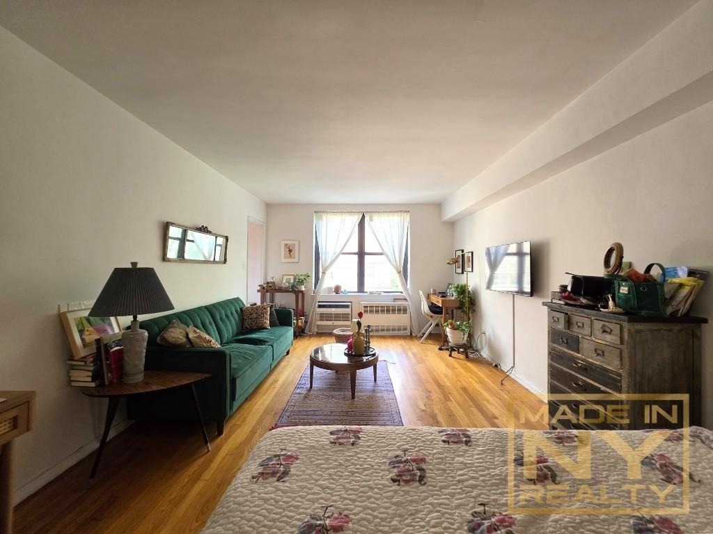 327 W 30th Street - Photo 0
