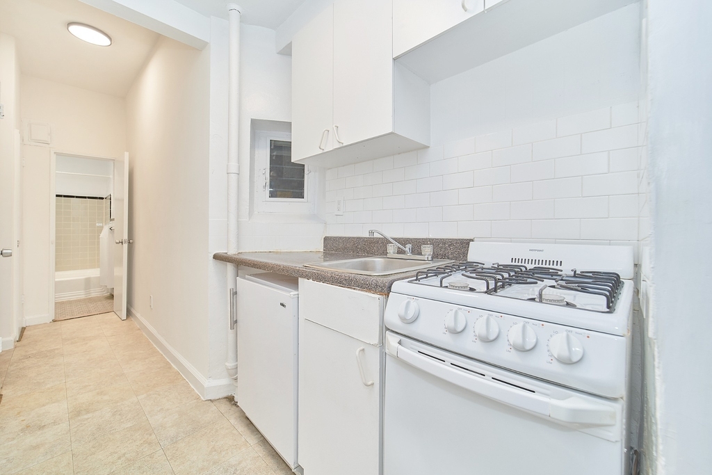 353 W 44th Street - Photo 3