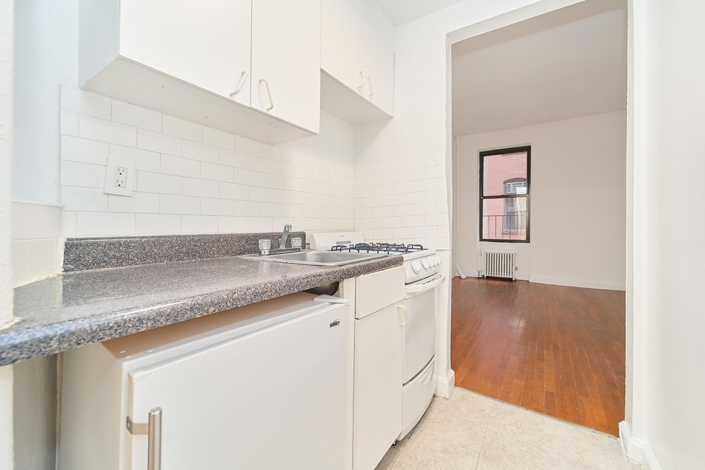 353 W 44th Street - Photo 2