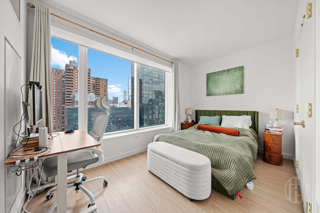 550 10th Avenue - Photo 4