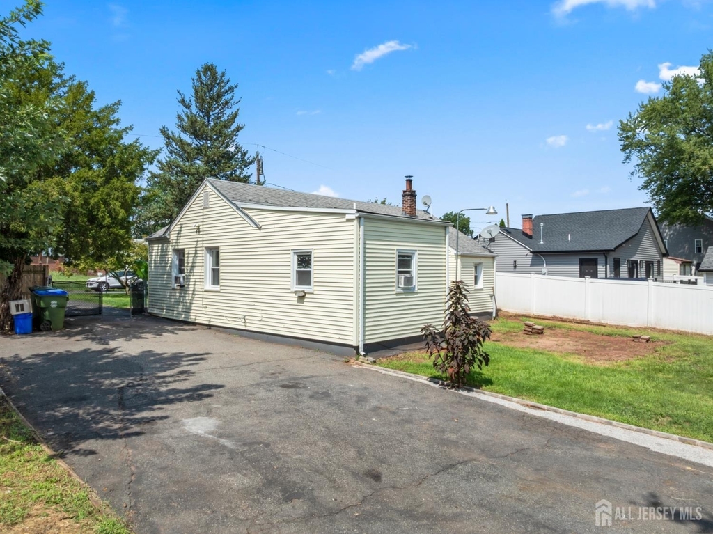 30 Runyon Avenue - Photo 29