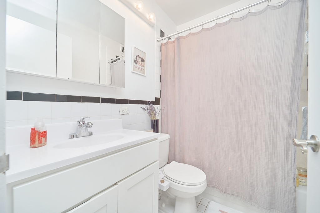 337 W 43rd Street - Photo 7
