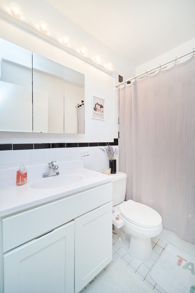 337 W 43rd Street - Photo 6