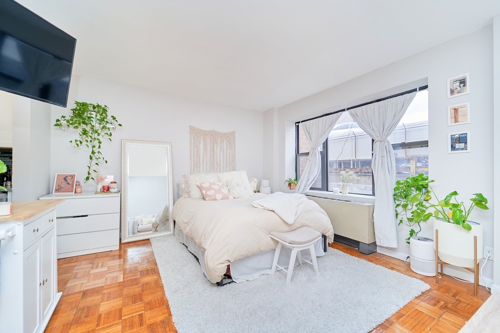 337 W 43rd Street - Photo 0