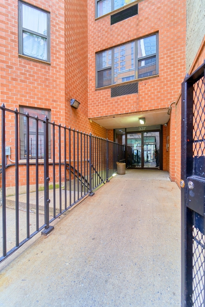 337 W 43rd Street - Photo 9