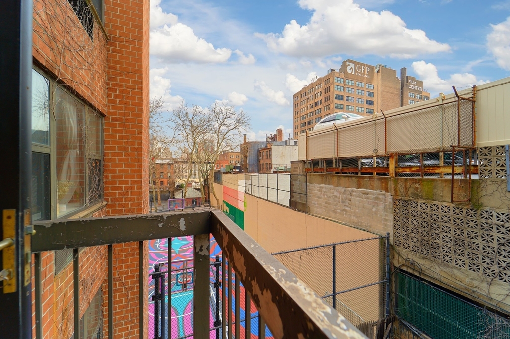 337 W 43rd Street - Photo 8