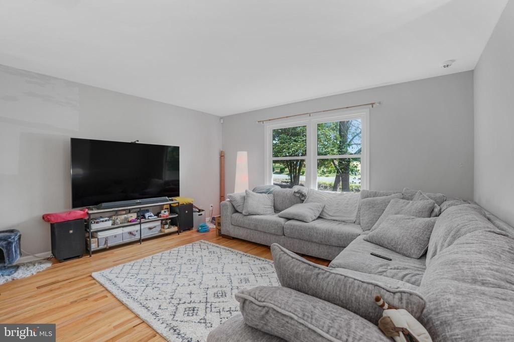 1703 Sherwood Dr - Photo 3