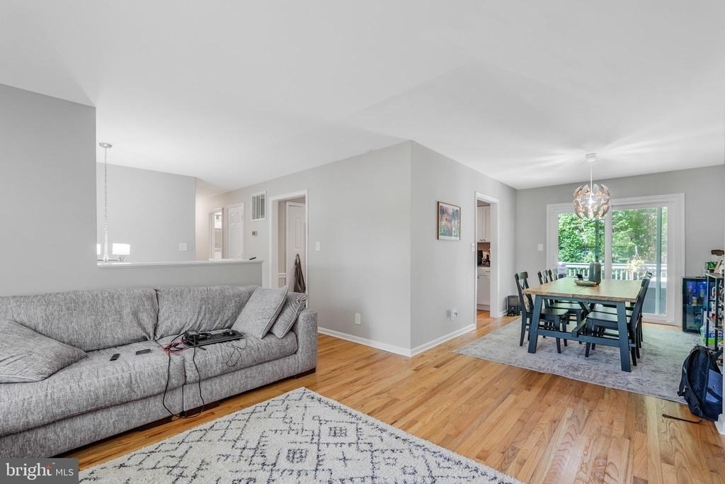 1703 Sherwood Dr - Photo 5