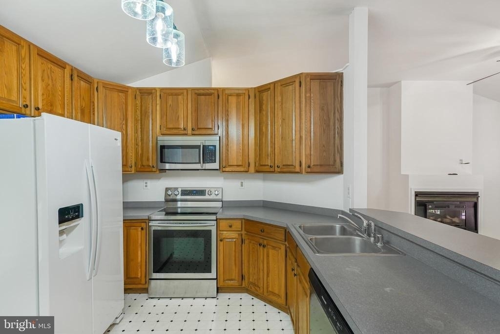 10521 Roosevelt Drive - Photo 11