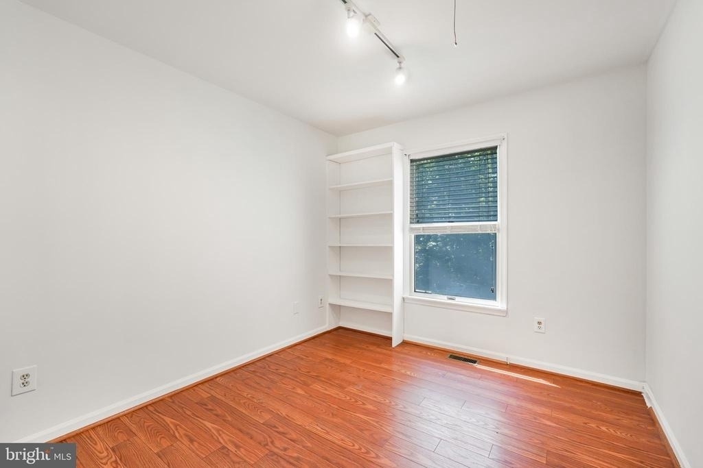 10521 Roosevelt Drive - Photo 15