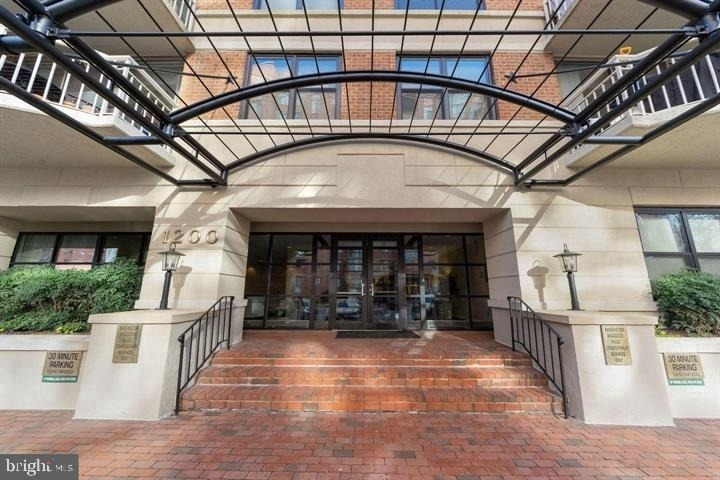 1200 Braddock Place - Photo 2
