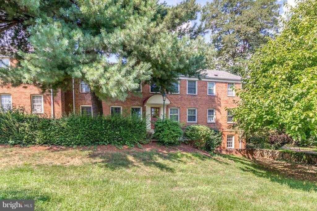 2401 Arlington Boulevard - Photo 2