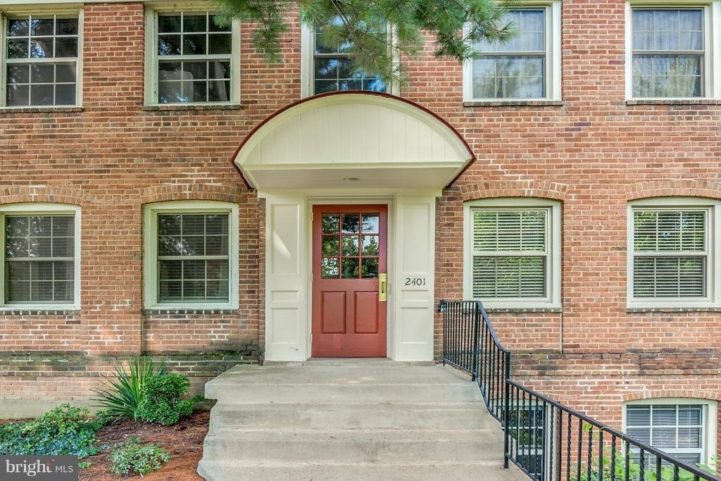 2401 Arlington Boulevard - Photo 1