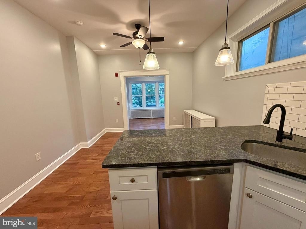 5028 Walnut Street - Photo 8