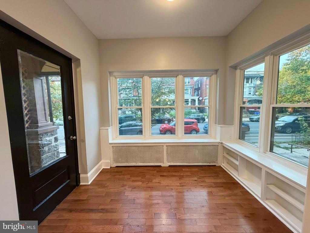 5028 Walnut Street - Photo 2