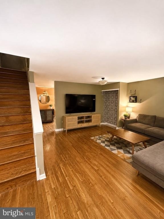 238 E Thompson Street - Photo 1