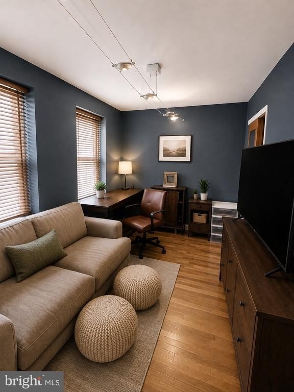 238 E Thompson Street - Photo 3