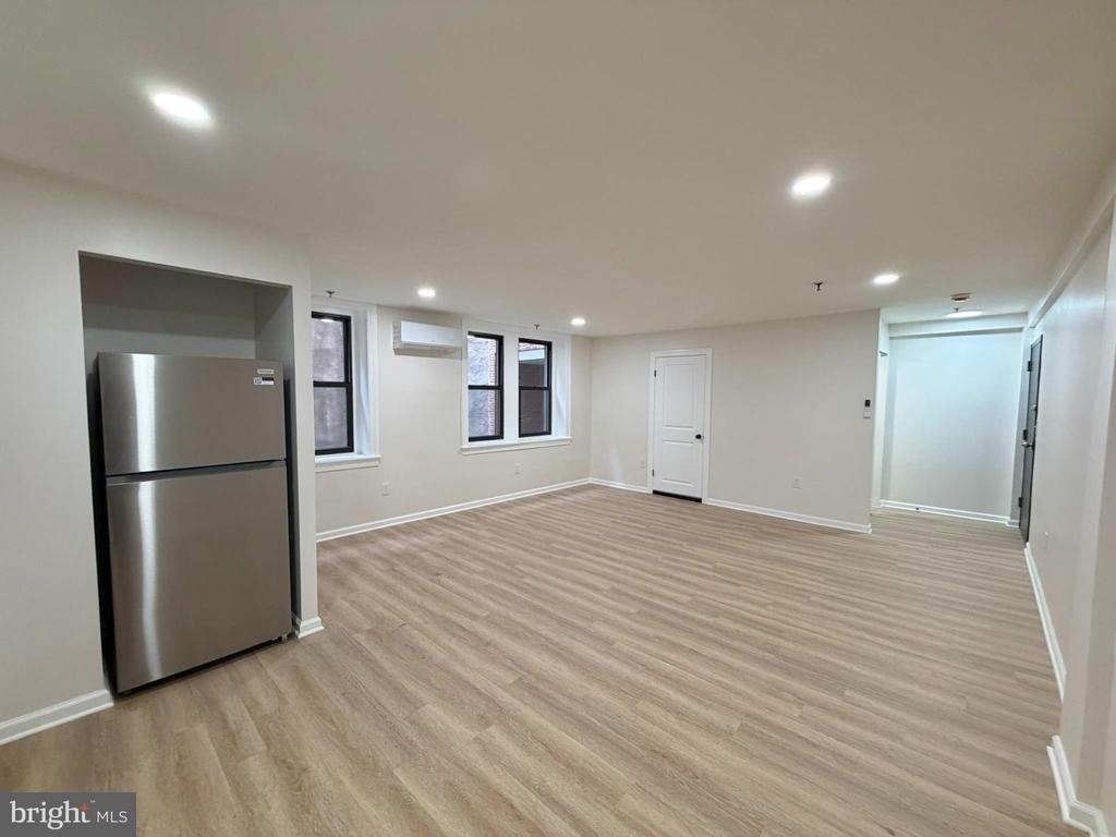 4804 Chester Avenue - Photo 5