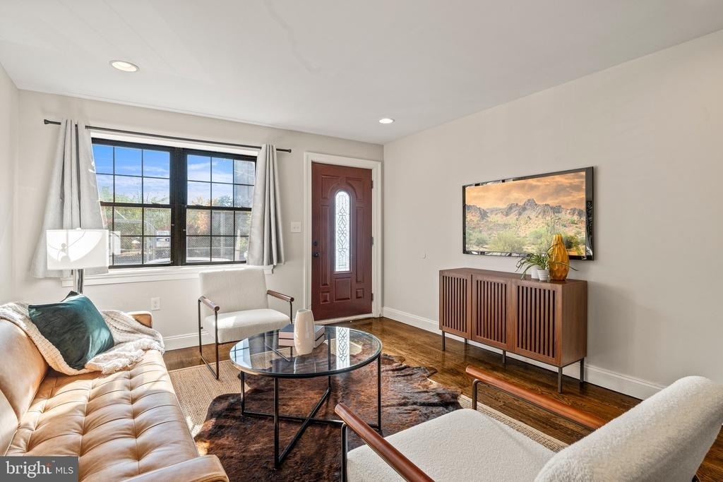 1515 Latona Street - Photo 4